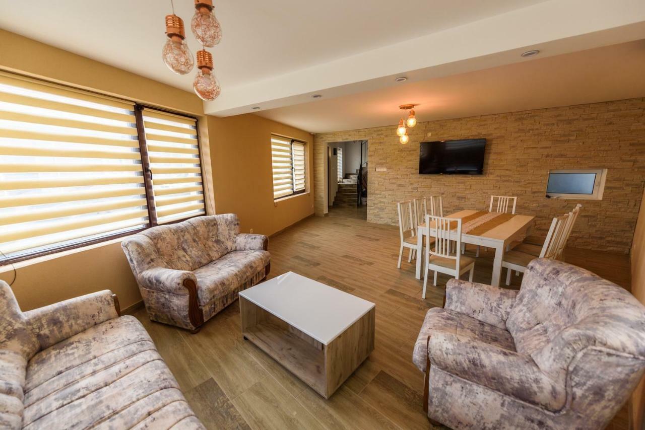 Casa Sky Apartment Orsova Bagian luar foto