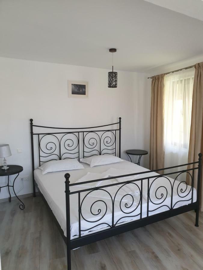 Casa Sky Apartment Orsova Bagian luar foto